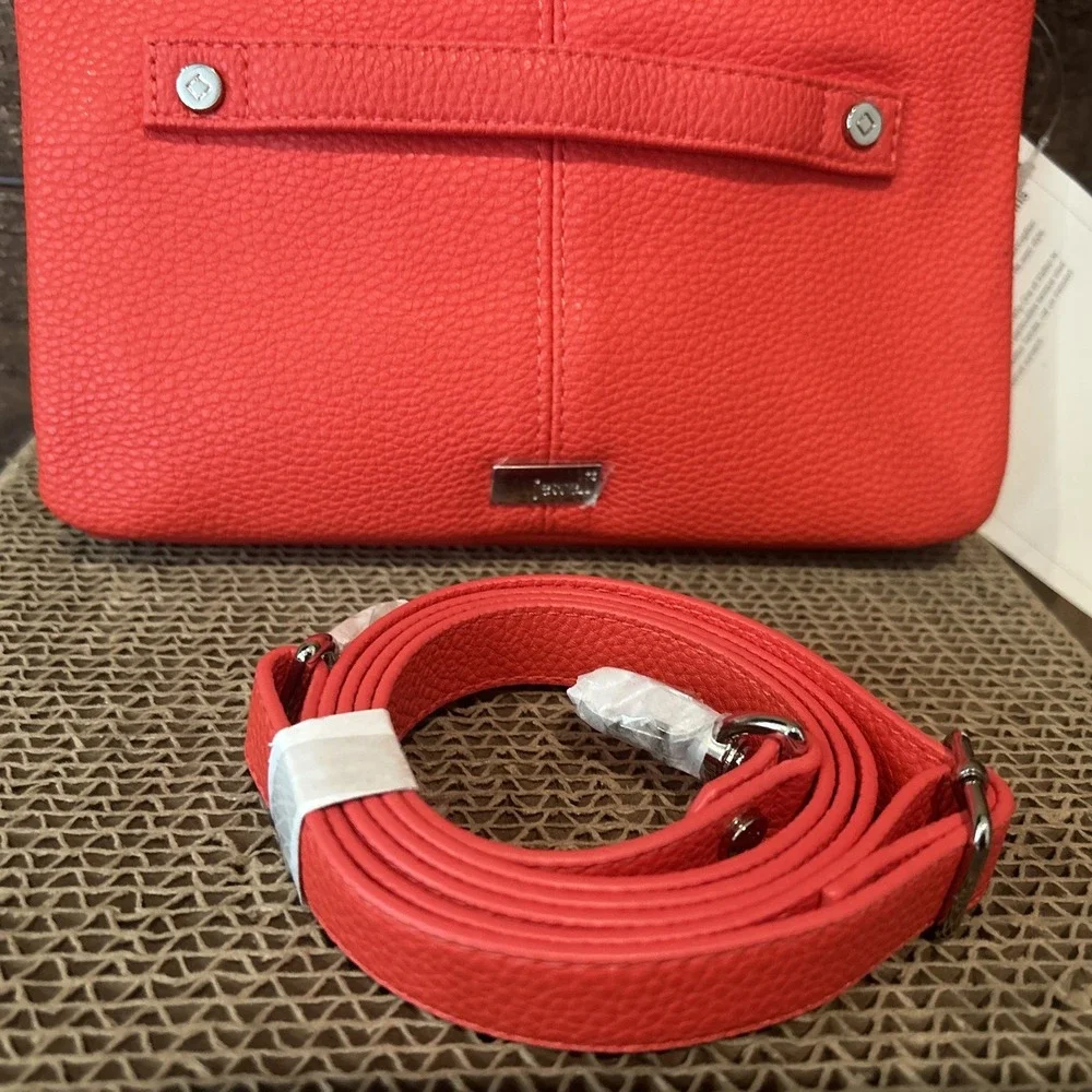 Thirty One Womens Coral Kisses Pebble Leather Zipper‎ Red Clutch Purse One Size